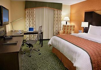 Hotel Fairfield & By Marriott
